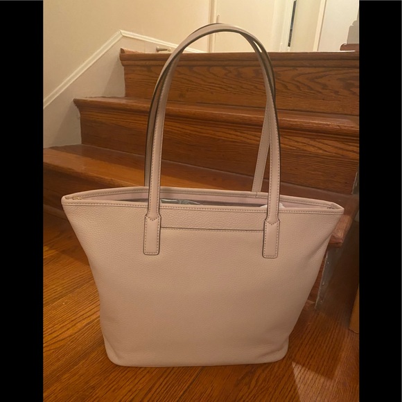 Michael Kors pale pink Tote Handbag. New w/tags, zippered top side compartments - Picture 6 of 6